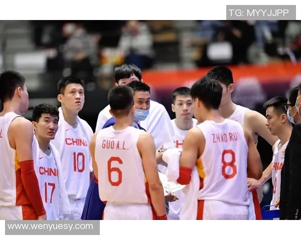 上海篮球队在世界杯预选赛中以53分稳居积分榜首位展现强劲实力